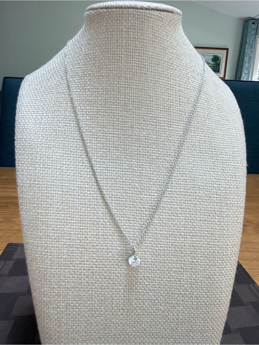 Classic 20.5" Round Solitaire
Necklace - Adjustable Cable
Chain with clear stone